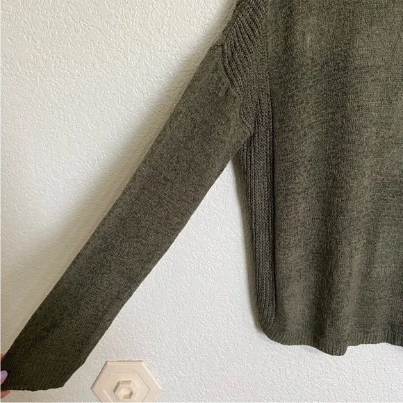 Lulu's Green Sweater - Picture 4 of 9